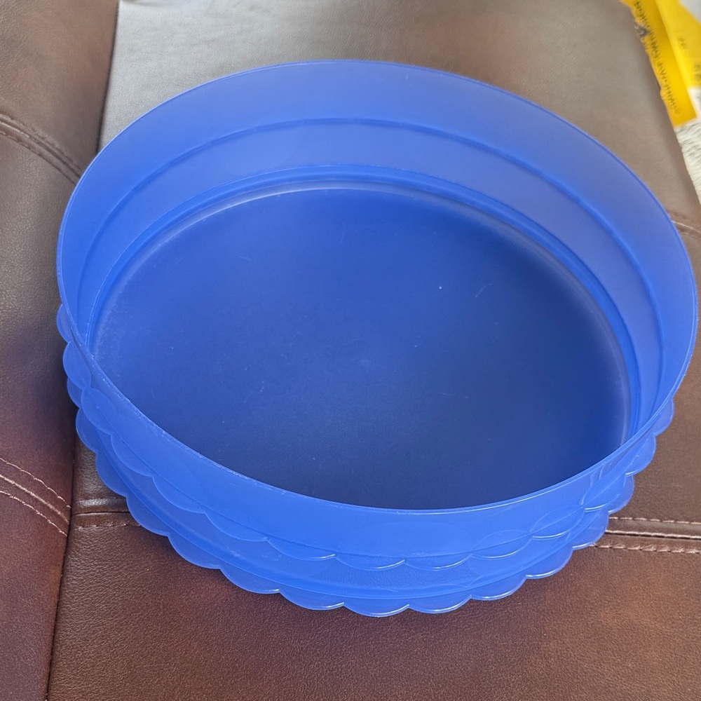 Tupperware #4897A base ring pie stand stackable